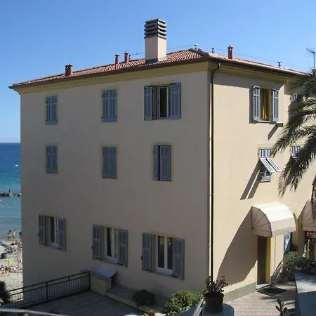 Sacra Famiglia Casa Per Ferie Arma di Taggia